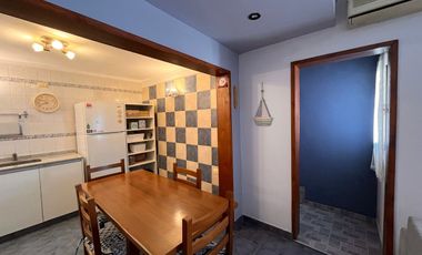 VENTA CASA - PLANTA ALTA - A 2 CUADRAS DE BV