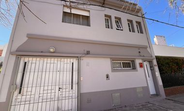 VENTA CASA - PLANTA ALTA - A 2 CUADRAS DE BV
