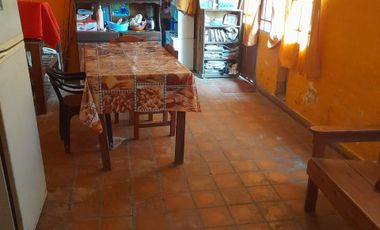REMAX Vende Casa a Refaccionar en Monte Vera.