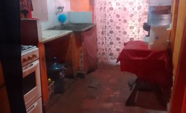 REMAX Vende Casa a Refaccionar en Monte Vera.