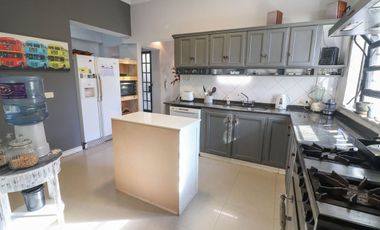 EXCELENTE CASA  EN  EL MEJOR LUGAR DE SAN ISIDRO