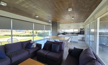 CASA EN VENTA COSTA ESMERALDA SECTOR DEPORTIVO