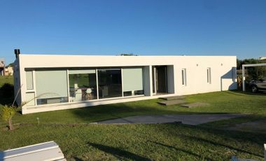 CASA EN VENTA COSTA ESMERALDA SECTOR DEPORTIVO