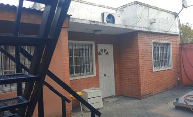CASA 3 AMB +5 DPTOS.DE 2 AMB.EN VENTA SAN MIGUEL