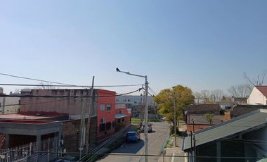 VENTA PH 4 AMb EN GERLI CON PATIO GARAGE Y TERRAZA