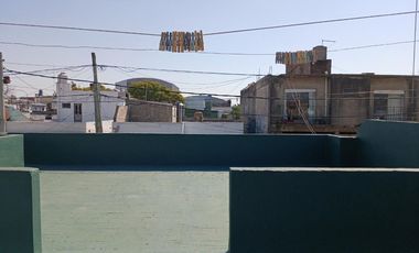 VENTA PH 4 AMb EN GERLI CON PATIO GARAGE Y TERRAZA