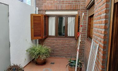 VENTA PH 4 AMb EN GERLI CON PATIO GARAGE Y TERRAZA