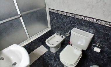 VENTA PH 4 AMb EN GERLI CON PATIO GARAGE Y TERRAZA