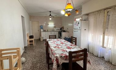 CASA EN VENTA EN PEHUAJÓ CON GALPÓN