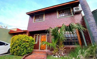 VENTA CASA 5 AMBIENTES TIGRE C/ JARDIN - PERMUTA