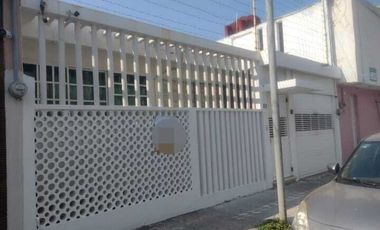 CASA AMUEBLADA DE 1 PISO