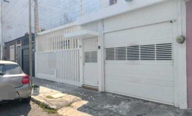 CASA AMUEBLADA DE 1 PISO