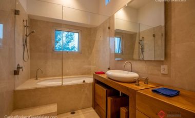 Casa con Alberca de Lujo en Renta en Fracc. Las Palmas Zapopan