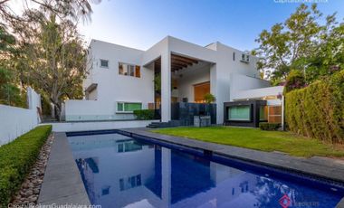 Casa con Alberca de Lujo en Renta en Fracc. Las Palmas Zapopan