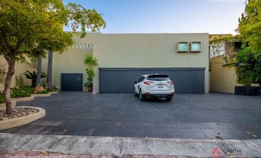 Casa con Alberca de Lujo en Renta en Fracc. Las Palmas Zapopan