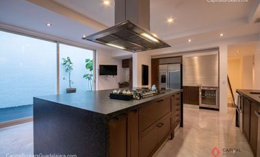 Casa con Alberca de Lujo en Renta en Fracc. Las Palmas Zapopan