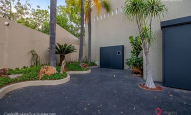 Casa con Alberca de Lujo en Renta en Fracc. Las Palmas Zapopan