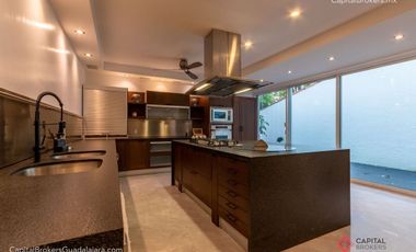 Casa con Alberca de Lujo en Renta en Fracc. Las Palmas Zapopan