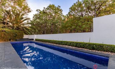 Casa con Alberca de Lujo en Renta en Fracc. Las Palmas Zapopan