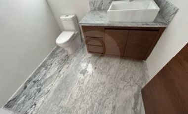 Casa en condominio en venta en Lomas de Tecamachalco