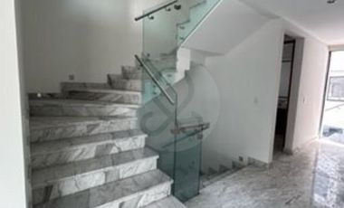 Casa en condominio en venta en Lomas de Tecamachalco