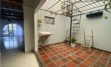 CASA EN SIMON BOLIVAR PARA VIVIENDA O NEGOCIO