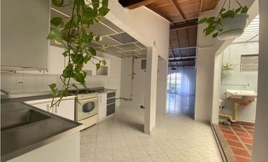 CASA EN SIMON BOLIVAR PARA VIVIENDA O NEGOCIO