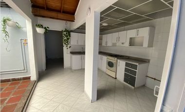 CASA EN SIMON BOLIVAR PARA VIVIENDA O NEGOCIO