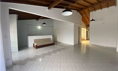 CASA EN SIMON BOLIVAR PARA VIVIENDA O NEGOCIO