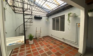 CASA EN SIMON BOLIVAR PARA VIVIENDA O NEGOCIO
