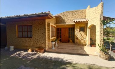 SE VENDE CASA CON TERRENO EN SECTOR CALLEJONES