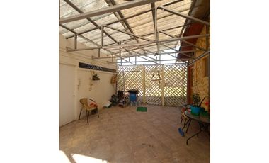 SE VENDE CASA CON TERRENO EN SECTOR CALLEJONES
