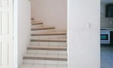 Casa en fraccionamiento cerca al centro comercial Altacia
