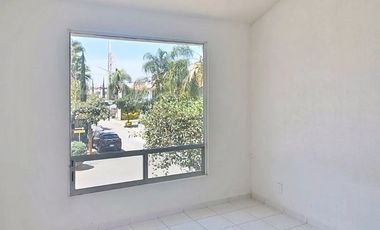 Casa en fraccionamiento cerca al centro comercial Altacia
