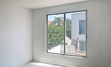 Casa en fraccionamiento cerca al centro comercial Altacia