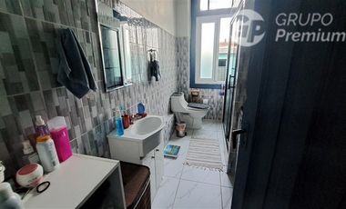 Casa en Venta en Republica/Domeyco / Se vende propiedad con 2 casas independientes total 4 habitaciones 2 baños patio interior