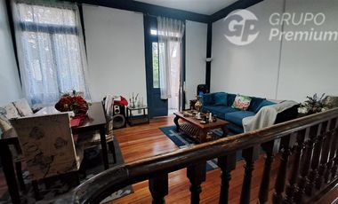 Casa en Venta en Republica/Domeyco / Se vende propiedad con 2 casas independientes total 4 habitaciones 2 baños patio interior