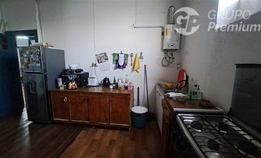 Casa en Venta en Republica/Domeyco / Se vende propiedad con 2 casas independientes total 4 habitaciones 2 baños patio interior