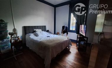 Casa en Venta en Republica/Domeyco / Se vende propiedad con 2 casas independientes total 4 habitaciones 2 baños patio interior