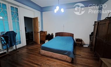 Casa en Venta en Republica/Domeyco / Se vende propiedad con 2 casas independientes total 4 habitaciones 2 baños patio interior
