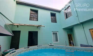 Casa en Venta en Republica/Domeyco / Se vende propiedad con 2 casas independientes total 4 habitaciones 2 baños patio interior