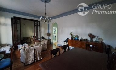 Casa en Venta en Republica/Domeyco / Se vende propiedad con 2 casas independientes total 4 habitaciones 2 baños patio interior
