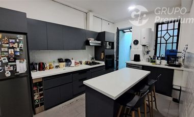 Casa en Venta en Republica/Domeyco / Se vende propiedad con 2 casas independientes total 4 habitaciones 2 baños patio interior