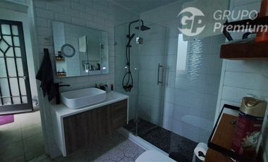 Casa en Venta en Republica/Domeyco / Se vende propiedad con 2 casas independientes total 4 habitaciones 2 baños patio interior