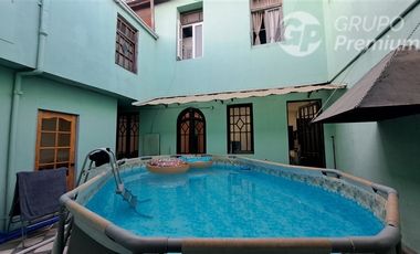Casa en Venta en Republica/Domeyco / Se vende propiedad con 2 casas independientes total 4 habitaciones 2 baños patio interior