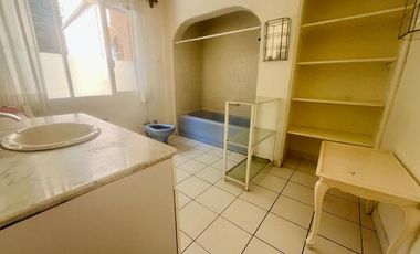 Acogedora casa en Renta en condominio, amueblada en Lomas de Chapultepec