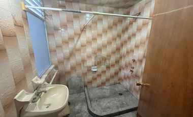 Casa en Renta con local en  Bosques de Colón, Toluca Estado de México