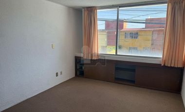 Casa en Renta con local en  Bosques de Colón, Toluca Estado de México