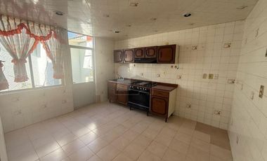 Casa en Renta con local en  Bosques de Colón, Toluca Estado de México