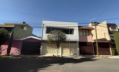 Casa en Renta con local en  Bosques de Colón, Toluca Estado de México